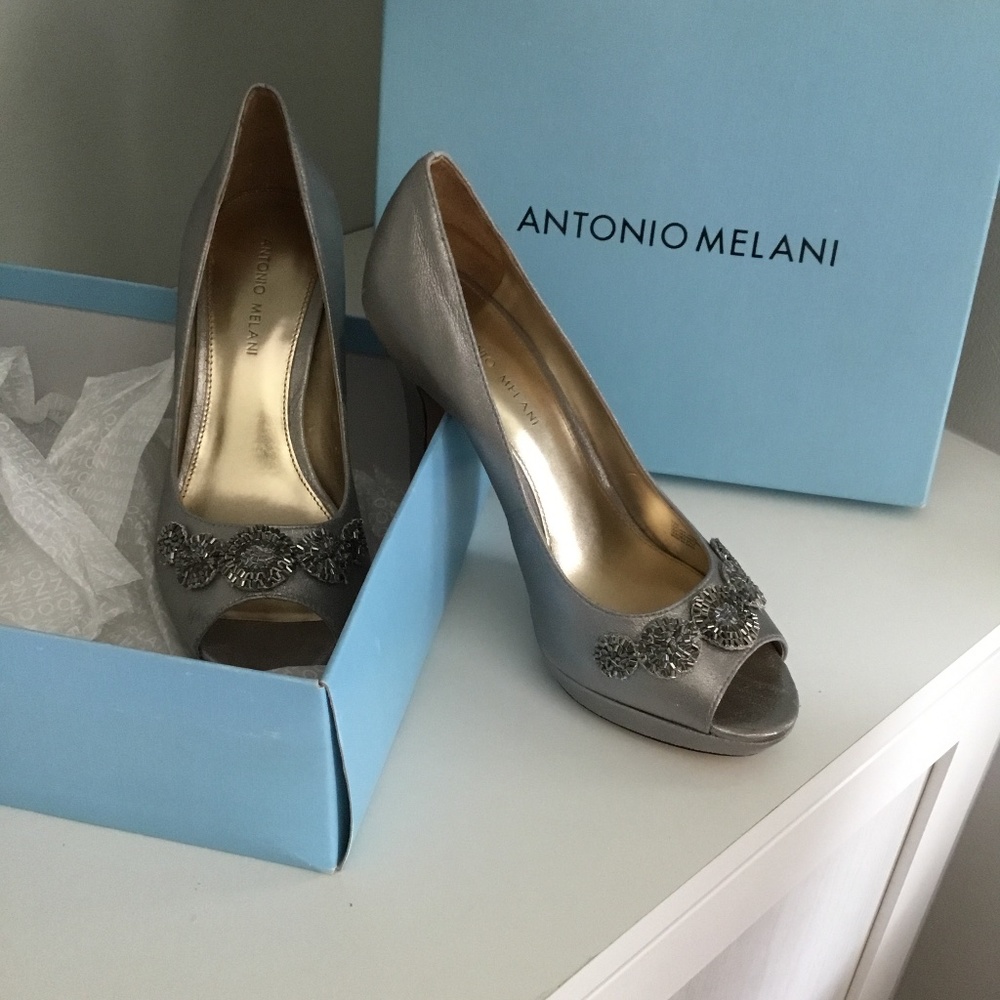 Antonio Melani silver dress pumps